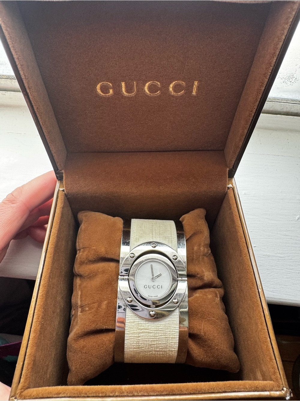 Gucci Twirl Women's Mother of Pearl Cream & Silver Watch
